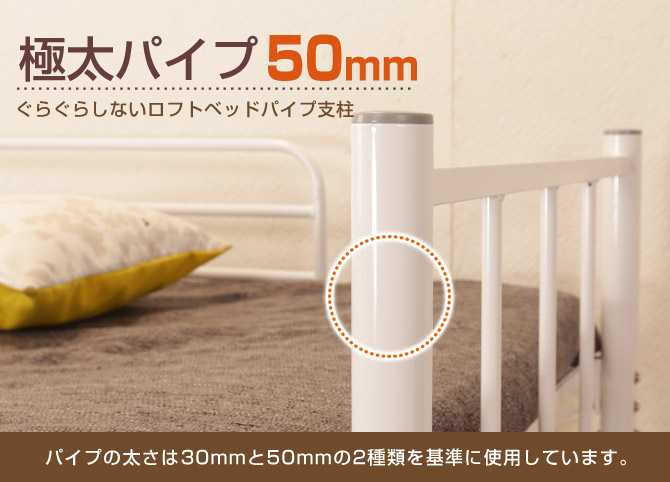 マッドパイプにラフな質感のパイン材を組み合わせたハンガーラック