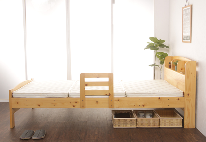 サイドガード付き天然木すのこベッド シングルベッド フレームのみ 木製 3段階高さ調節可能 棚付き 脚付き 手すり 宮付きベッド すのこ