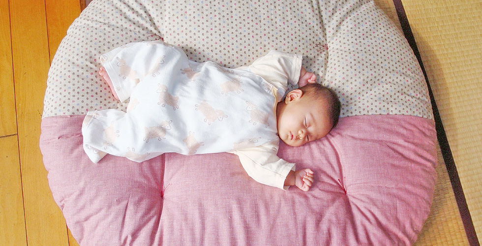 出産祝いにもらって嬉しいプレゼント 喜ばれるギフトの赤ちゃん座布団 眠りの情報発信 ベッド マットレス通販専門店 ネルコンシェルジュ Neruco